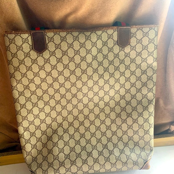 SOLD‼️ Authentic Gucci Vintage Shopper Tote. Gucci Logo w/ red & green straps. - Picture 3 of 4